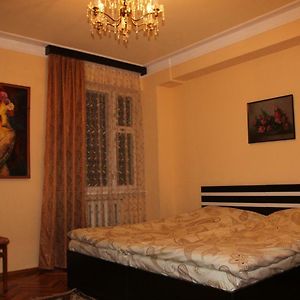 Üç Kişilik Oda